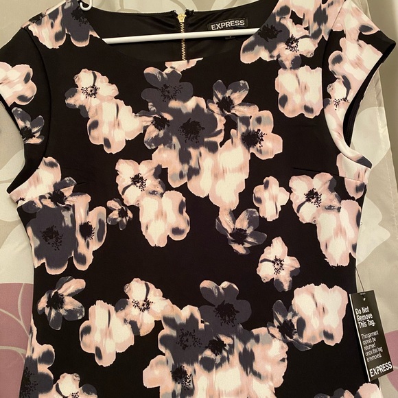 Express Dresses (2) - Picture 3 of 5